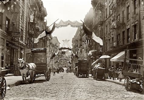 Kesäiltapäivän Näkymä: Egyptin 1900-luvun lopun romantiikkaa ja mystiikkiä!